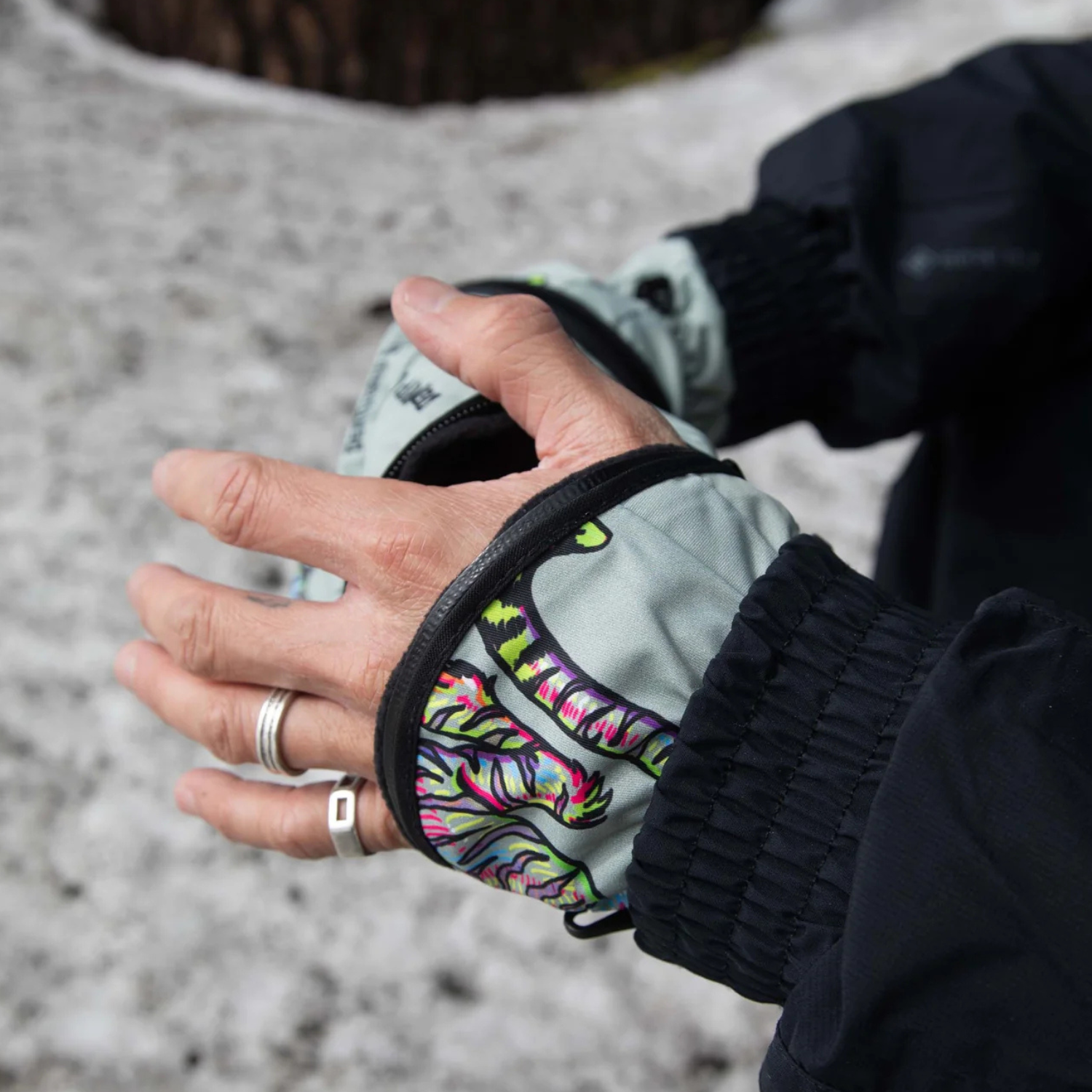 Death Grip Melodie Perrault Ghoul Mitt 2026 - Unisex