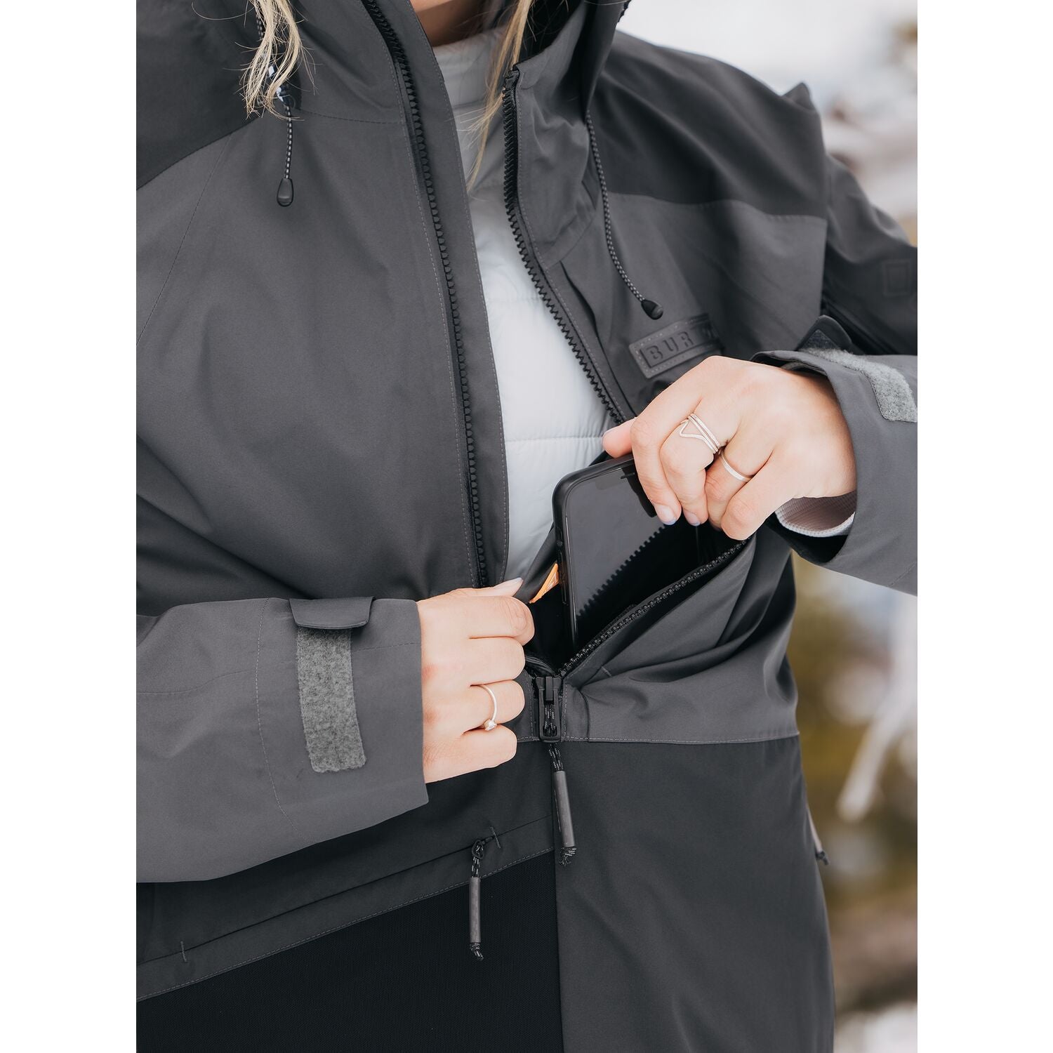 Burton Carbonate Gore-Tex 2L Anorak Jacket 2023 - Women's Snowboard Jacket