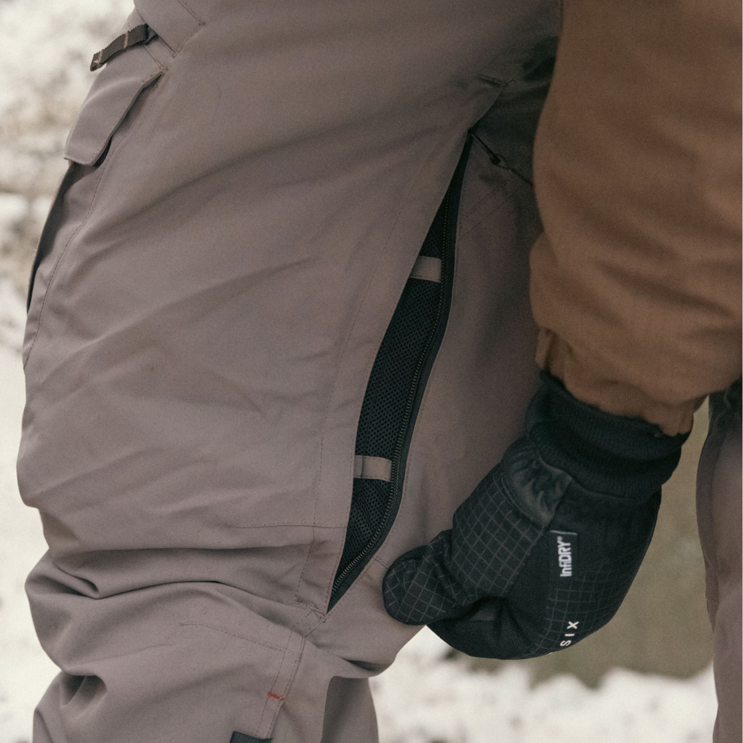 KHAKI