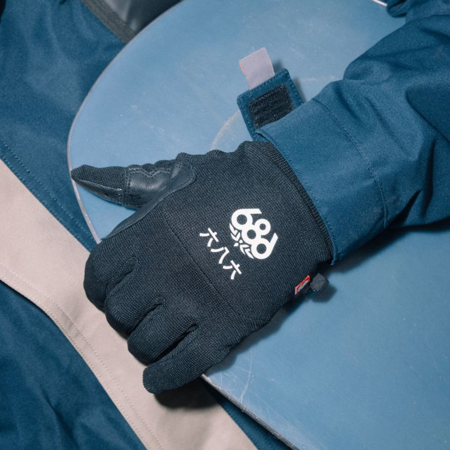 686 Hold Up Pipe Glove 2027 - Men's