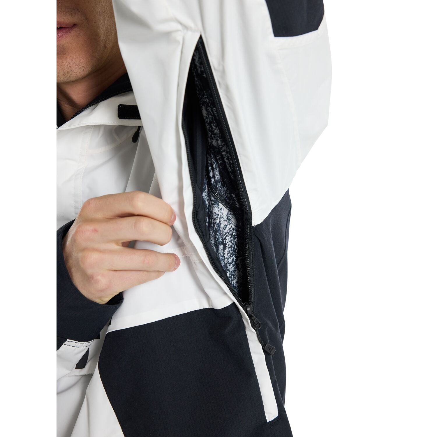 Stout White/True Black