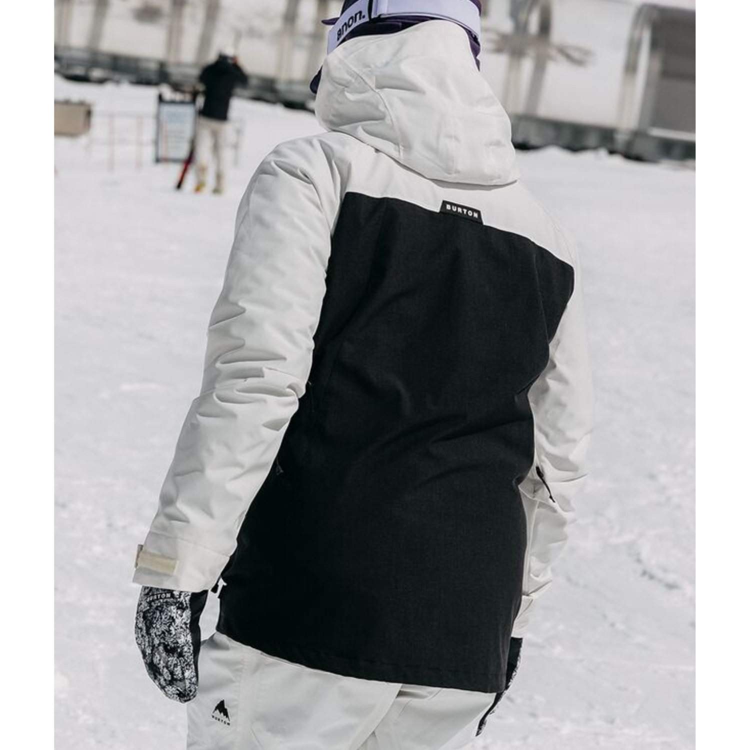 Stout White/True Black