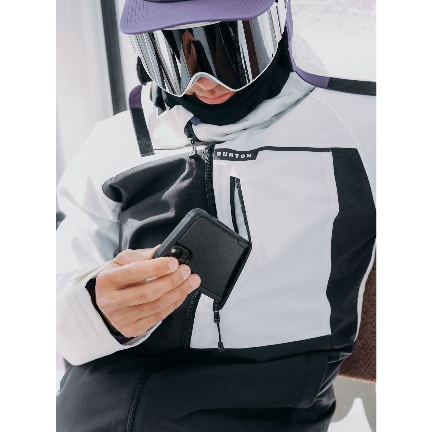 Stout White/True Black