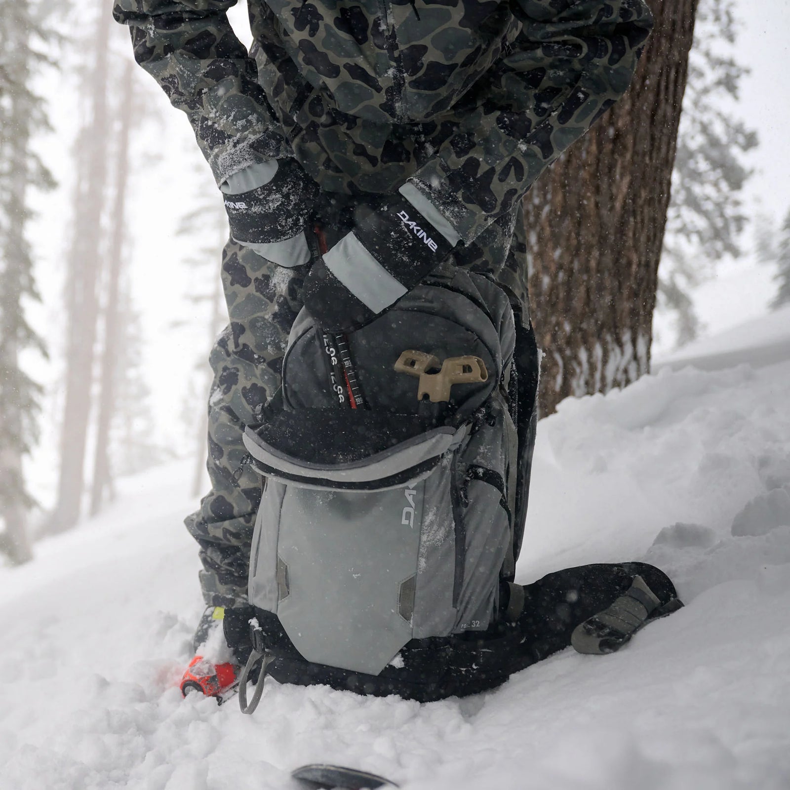 Dakine Poacher RAS 32L Backpack 2026